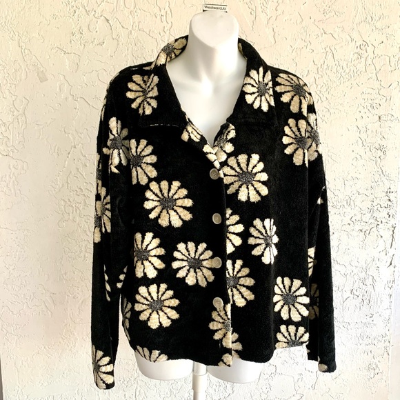 SUPPLY & DEMAND Soft, Plush, Cozy Jacket. Long sleeve. Black Floral Size L - Picture 8 of 12